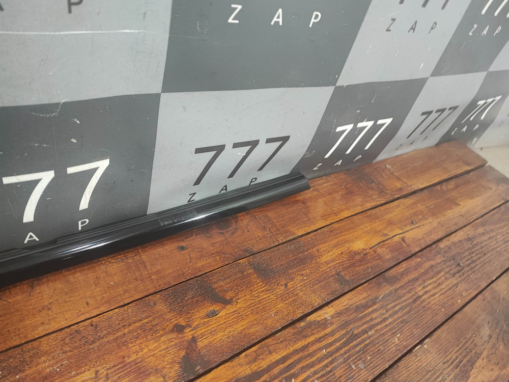 Молдинг стекла заднего левого Mercedes AMG GT (X290) 18-нв Б/У Оригинал A2907302101