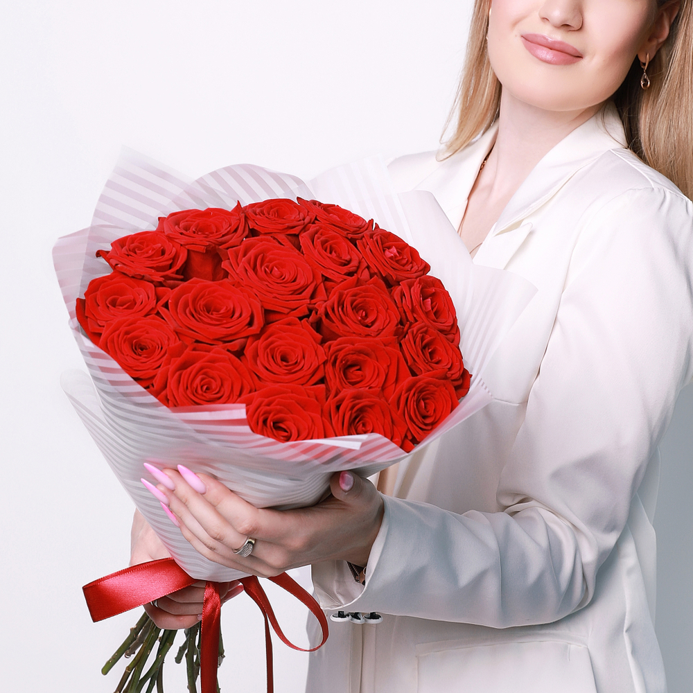 Букет из 19 красных роз. Букет 7115