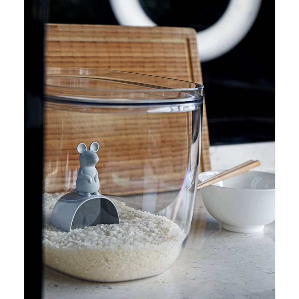 Контейнер с мерной ложкой Lucky Mouse Qualy