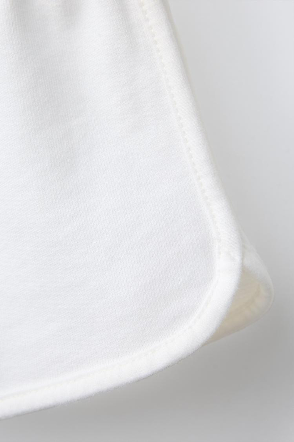 ZARA ОДНОТОННЫЕ ШОРТЫ, БЕЛЫЙ