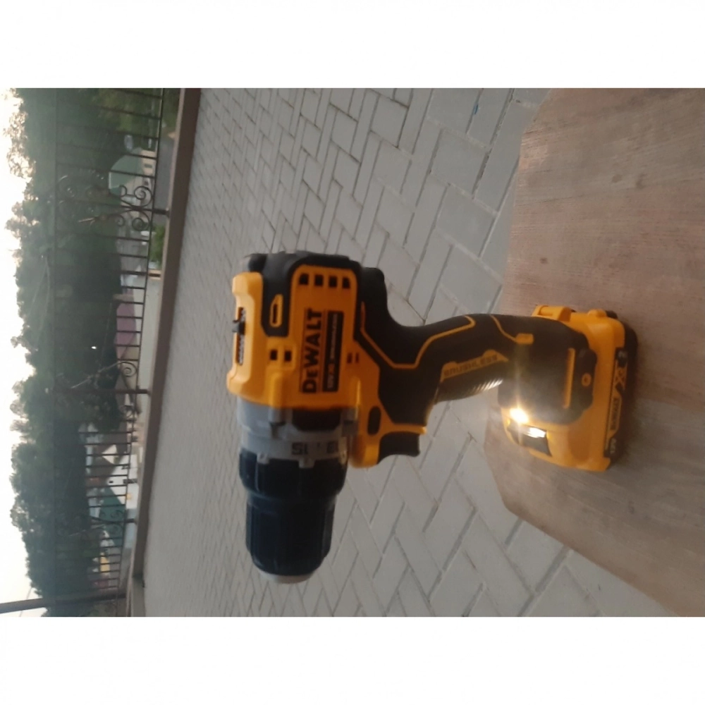 Дрель-шуруповерт бесщеточная аккумуляторная DeWalt DCD701D2-QW