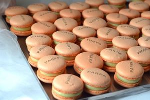 Макаронс с логотипом