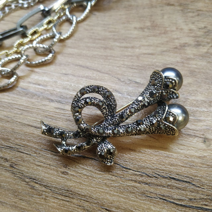 Брошь Ветки дудочки с жемчужинками со стразами металл серебристый черненый