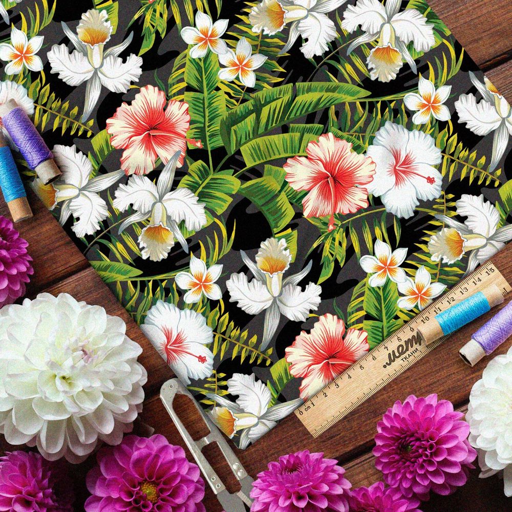 Ткань атлас пёстрые цветы и папоротники на чёрном фоне