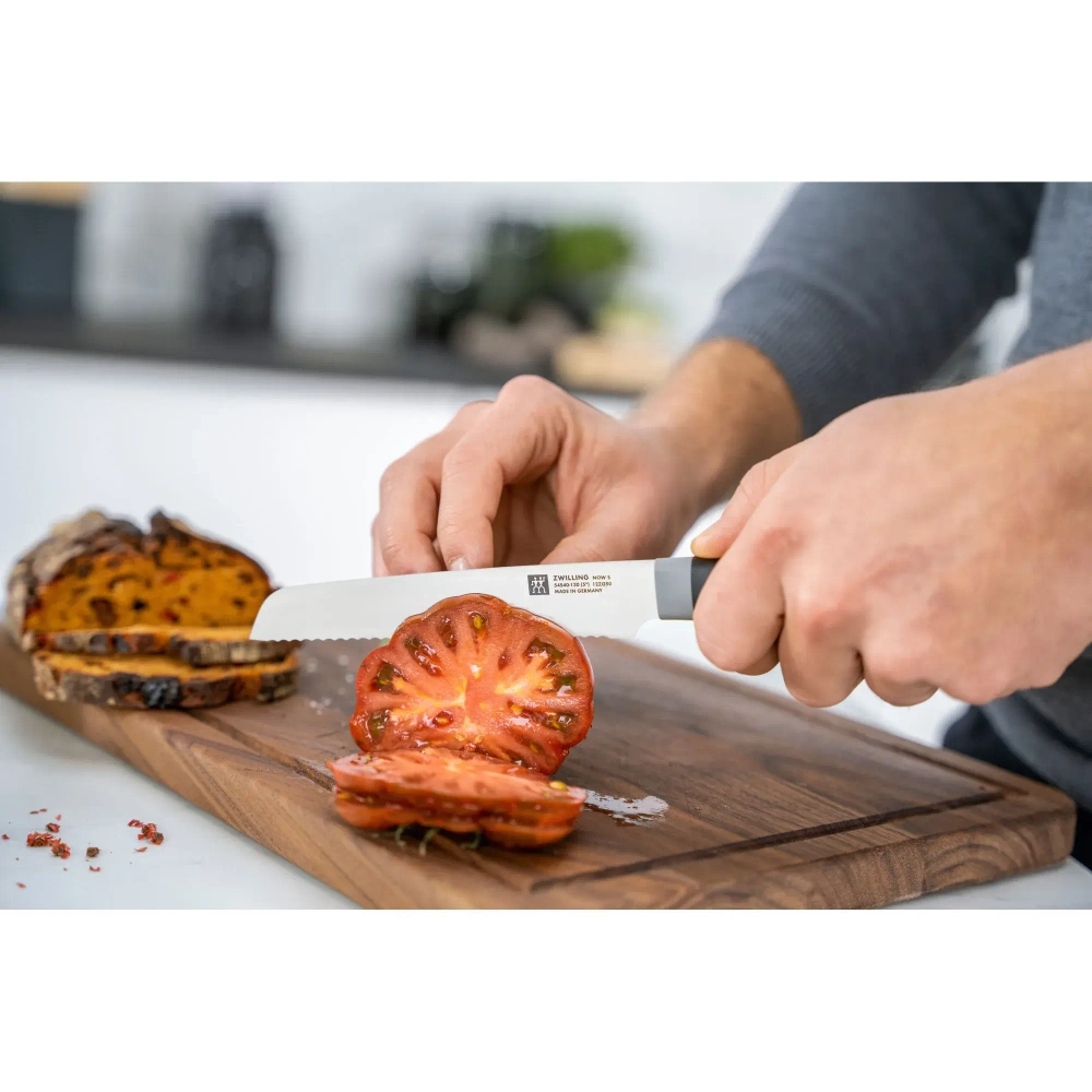Zwilling Нож Now S черный 13 см универсальный с серрейтором