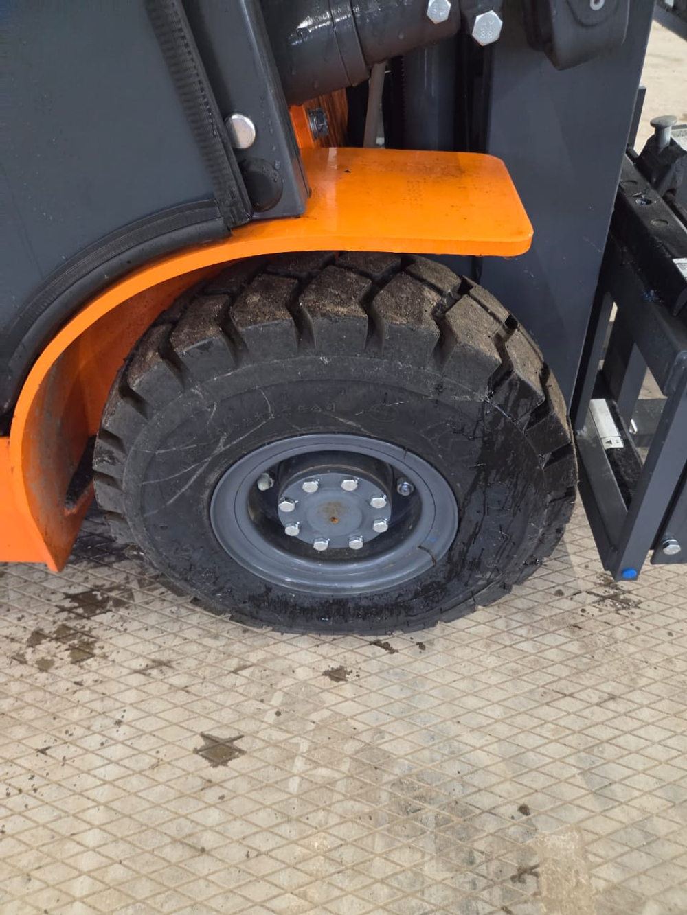 Lonking FD* Вилочный погрузчик FD15T (Дизельный, 2,7 л, 41 л.с., МТ)