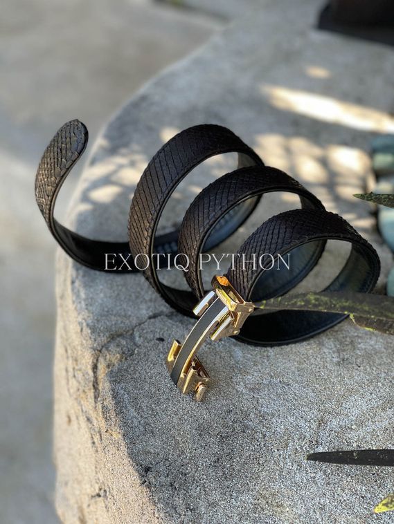 Ремень из кожи питона черного цвета AC-114