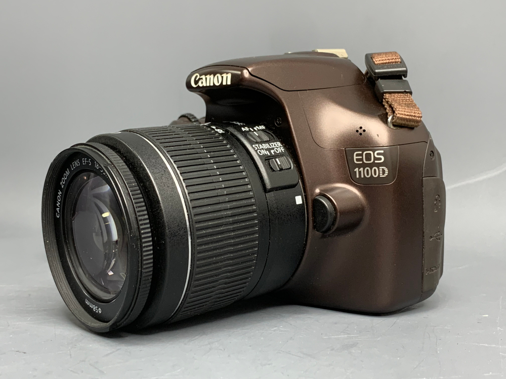Canon EOS 1100D kit 18-55mm IS 1.700 кадров