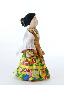 Кукла фарфоровая Донская казачка