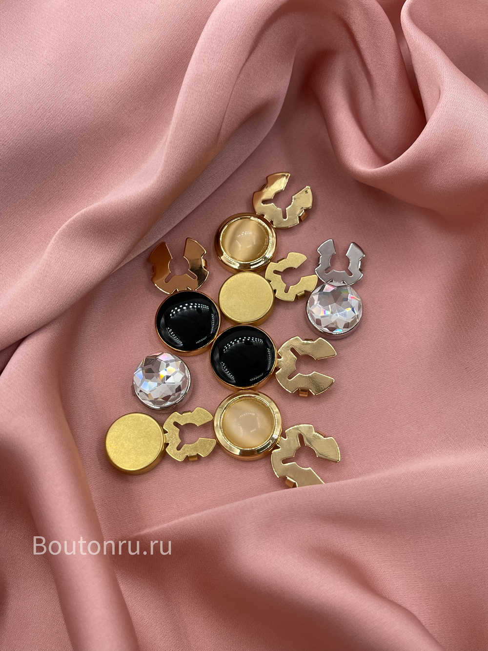 Накладки на пуговицы золотистые черная эмаль (клипсы)