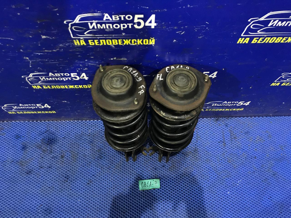 Стойка передняя правая MITSUBISHI LANCER 1994