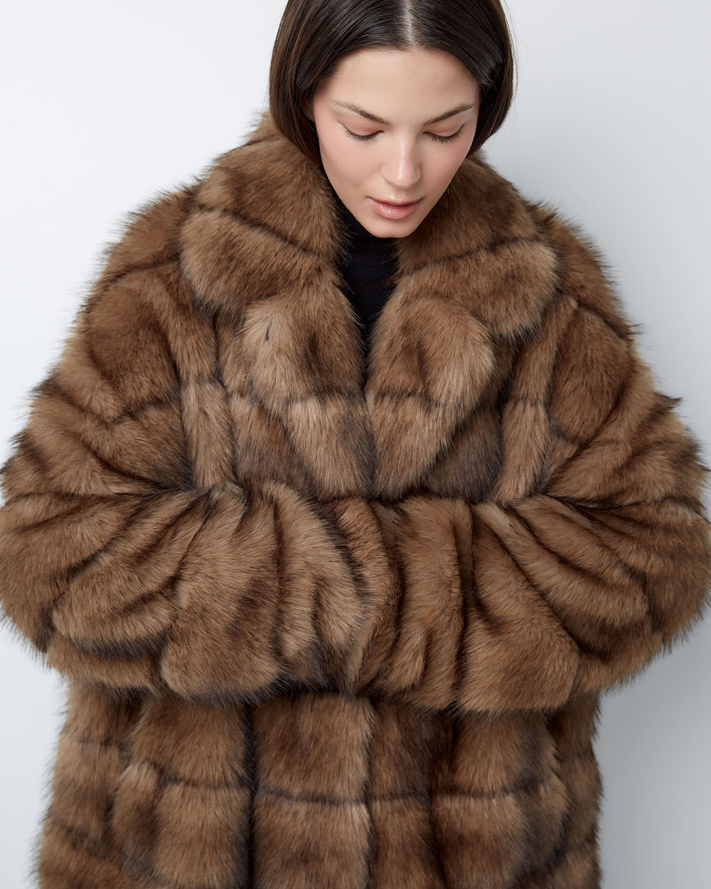 Шуба укороченная из искусственного меха соболя ореховый