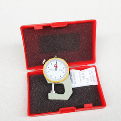 Толщиномер в футляре