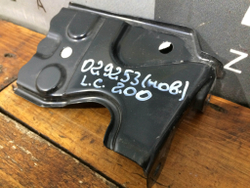 Кронштейн радиатора LC 200 LX570 15-21 Новый Оригинал 5325760100