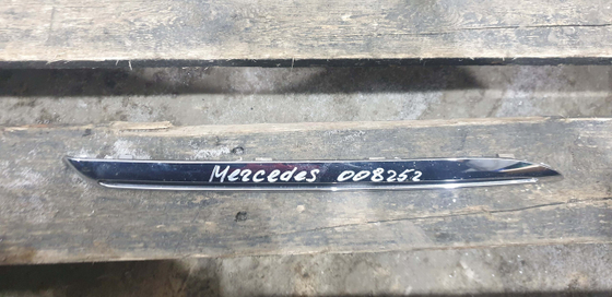 Молдинг решетки радиатора Mercedes E (W213) 16-20 Б/У Оригинал A2138880273