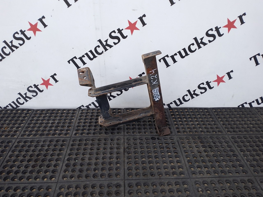 Кронштейн корпуса подножек правый 2018г.