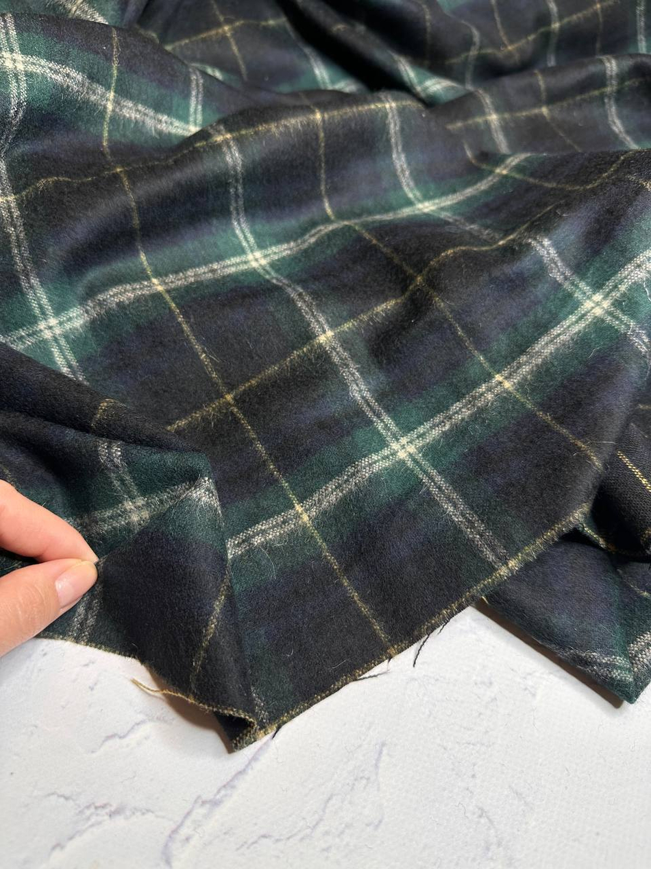 Костюмно-плательная фланелевая шерсть с мохером (Prada, 80%шерсть/20%мохер, Сине-зеленая клетка с тонкими белыми и желтыми акцентами, 147, 214 гр/м2)