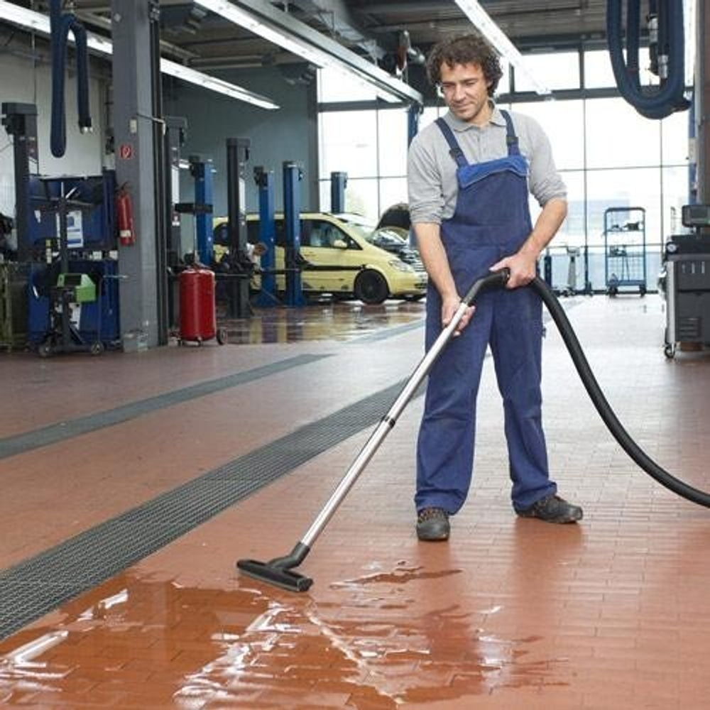 Пылесос сетевой KARCHER NT 30/1 Me Classic 1.428-568.0