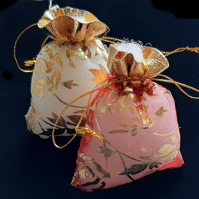 Мешочек органза с розами 7х9 см. Золотистый, красный