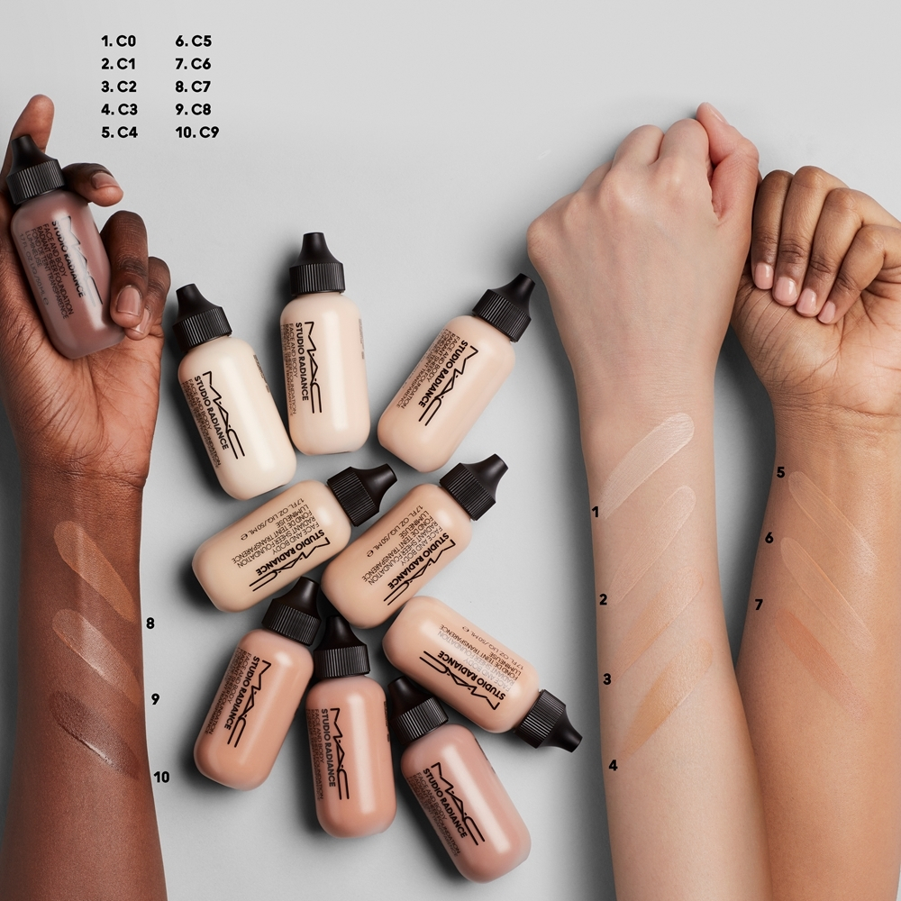 MAC Cosmetics Studio Radiance Face and Body Radiant Sheer Foundation - Легкая тональная основа для лица и тела, 50 ml