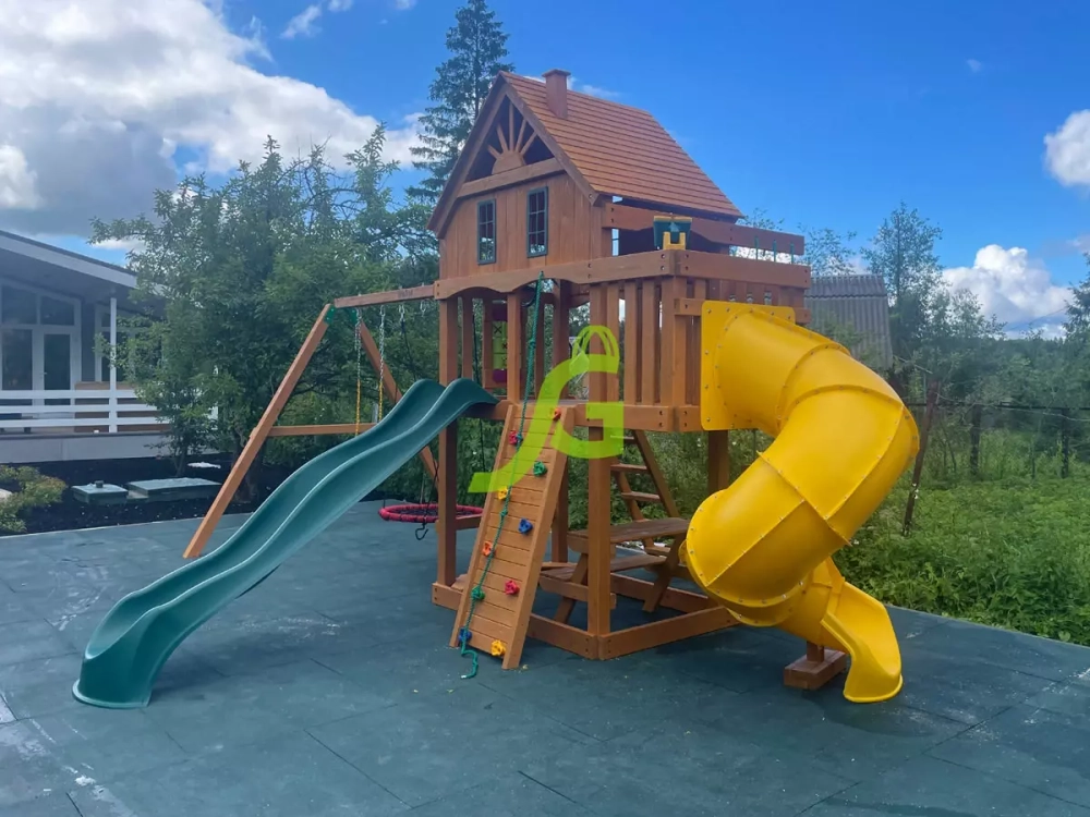 Игровой домик с трубой