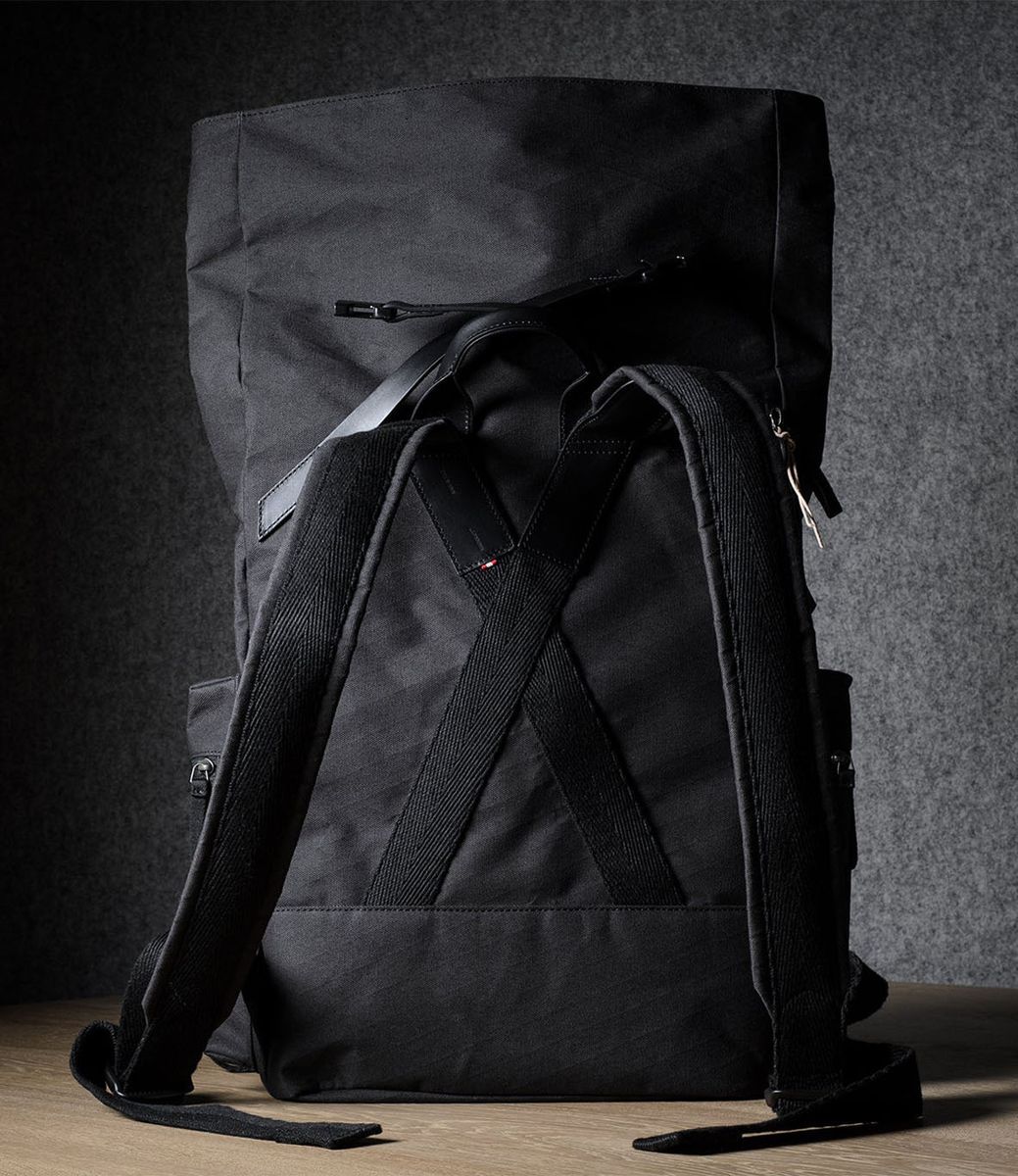 Hard Graft Roll-Top Black Charcoal — рюкзак для путешествий