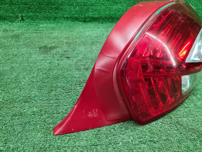 Фонарь правый Peugeot 208 1 (2012-2015)