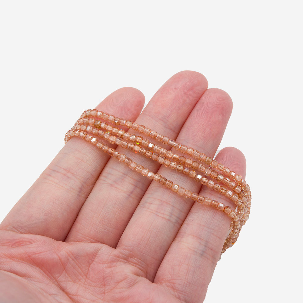 Фианиты, оттенок "Шампанское", 2мм, кубик, микроогранка