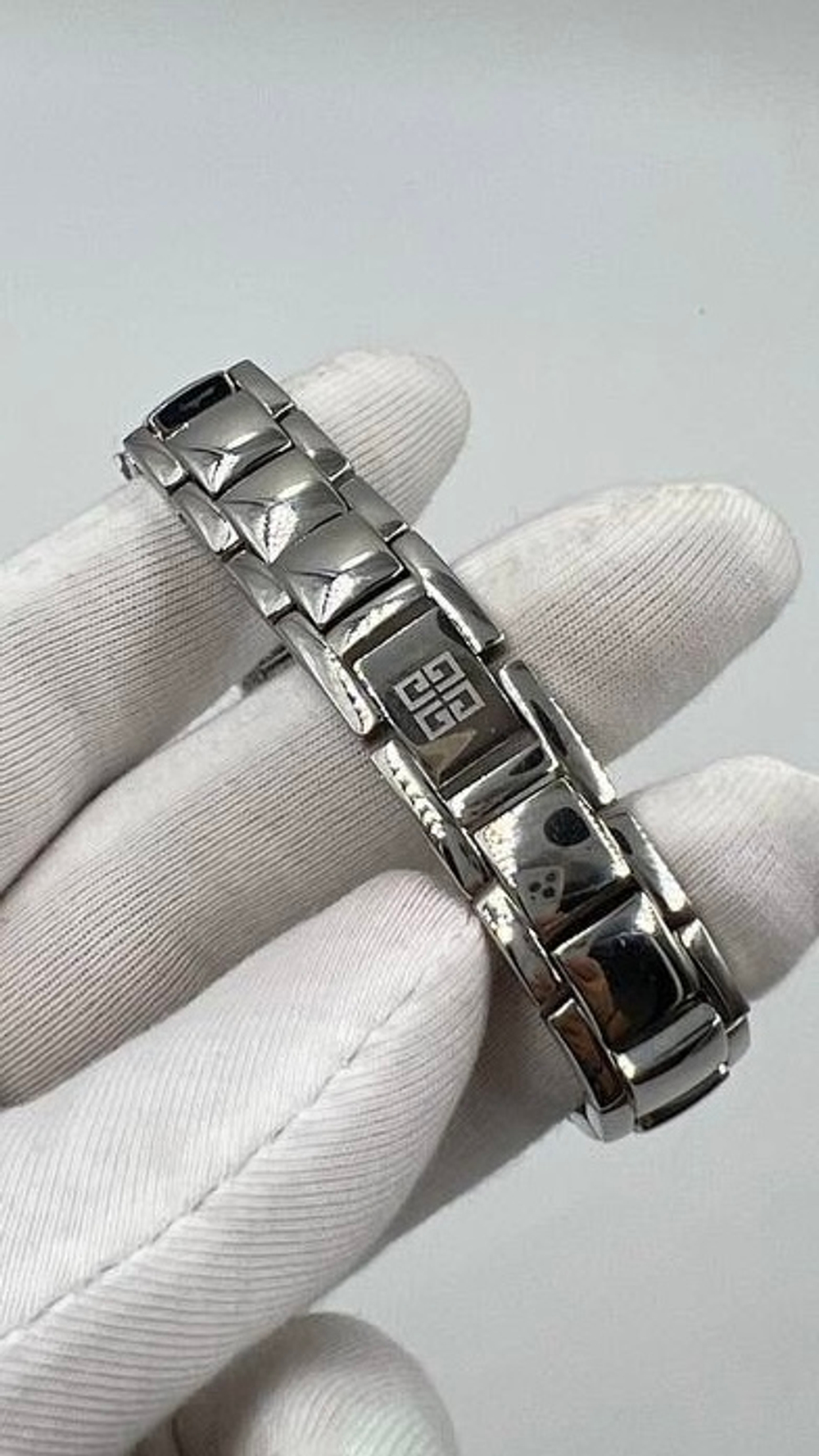 Часы Givenchy