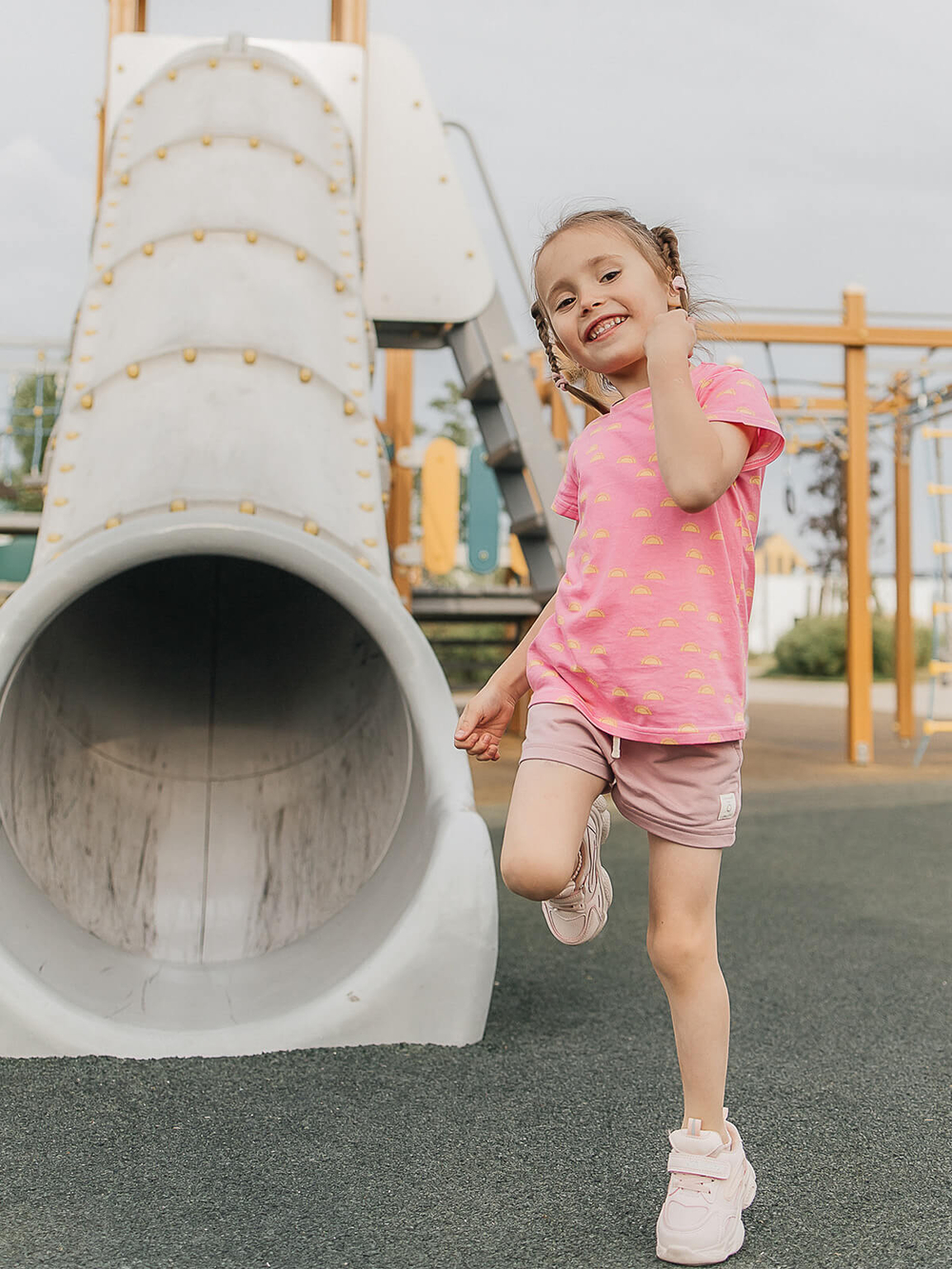 Футболка для девочек Mjölk Солнышки розовые