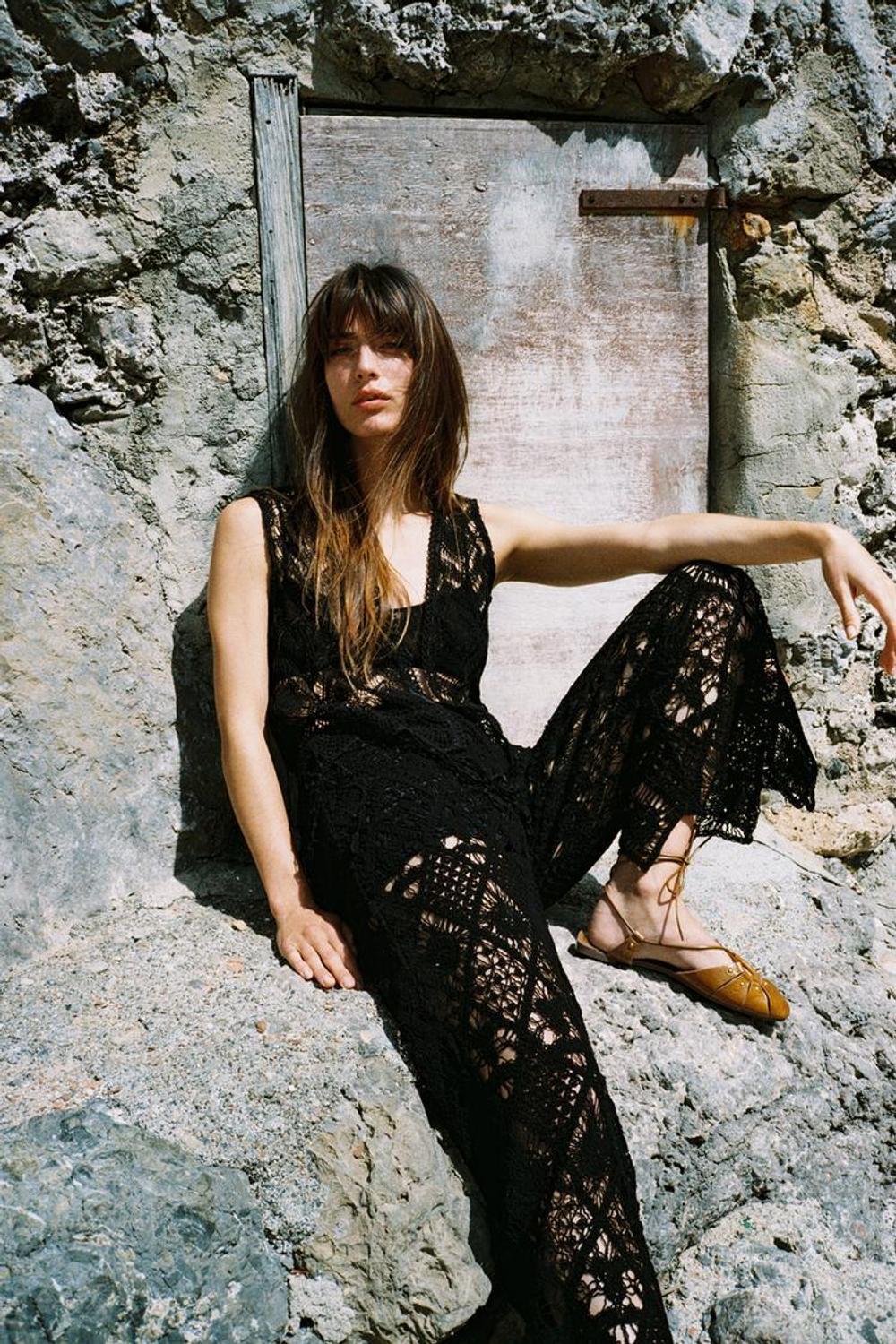 ZARA ЖИЛЕТ ИЗ КРУЖЕВА КРОШЕ С БАХРОМОЙ, ЧЕРНЫЙ