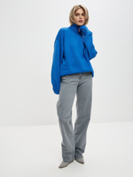 Свитер в цвете электрик