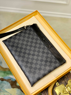 Louis Vuitton Pochette To-Go