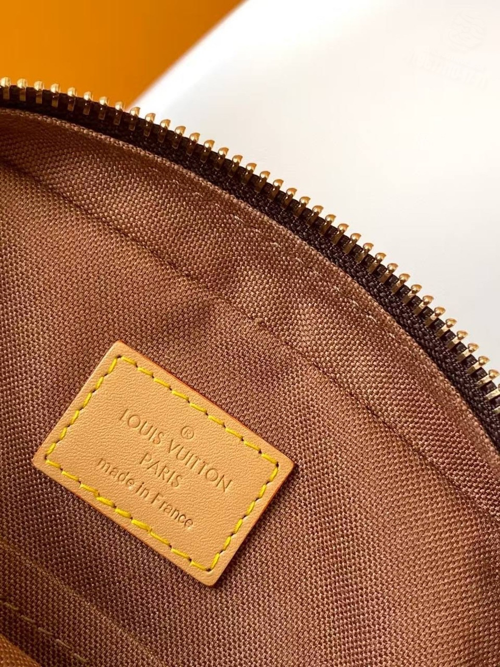 Сумка через плечо Louis Vuitton