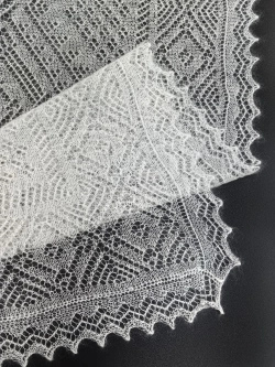 Оренбургский пуховый палантин А14060-01 белый отбеленный