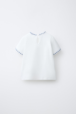ZARA ФУТБОЛКА С ЦВЕТОЧНЫМ ПРИНТОМ, СИНИЙ/БЕЛЫЙ