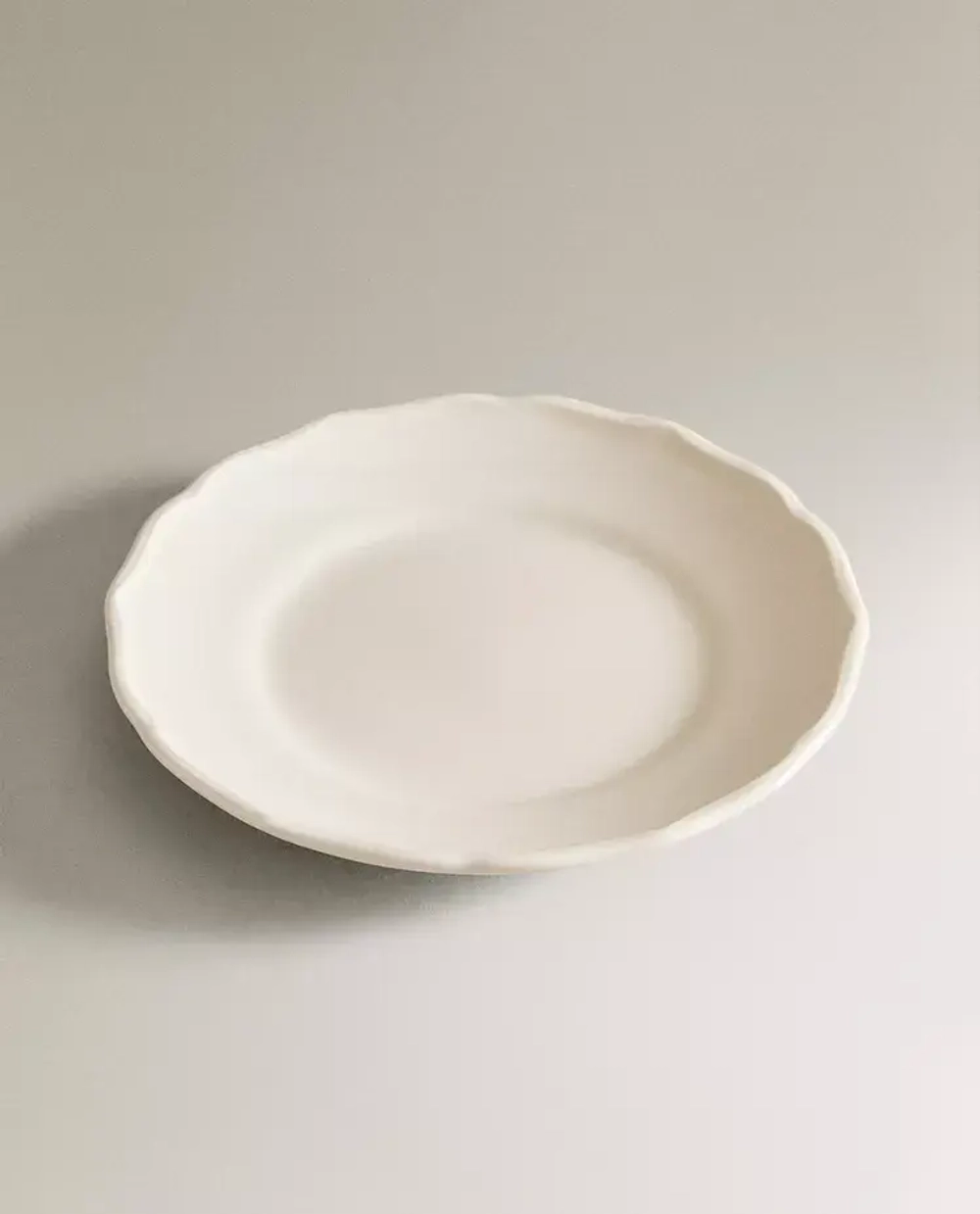 ZARA HOME ФАЯНСОВАЯ ТАРЕЛКА ДЛЯ ХЛЕБА С РЕЛЬЕФНОЙ КРОМКОЙ, ЭКРЮ