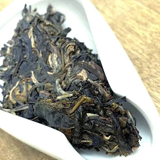 Шэн Пуэр "Большая Черная Гора" (ДаХэйШань), в разлом