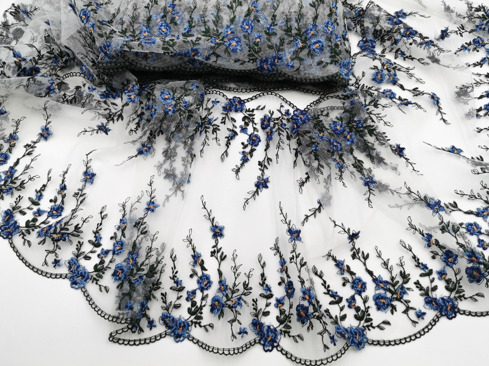 Вышивка на сетке, 24 см, васильки на белом фоне (Артикул: VS-2015), м