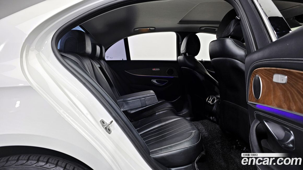 Mercedes-Benz E-Class W213 E220d Exclusive (08.2019)