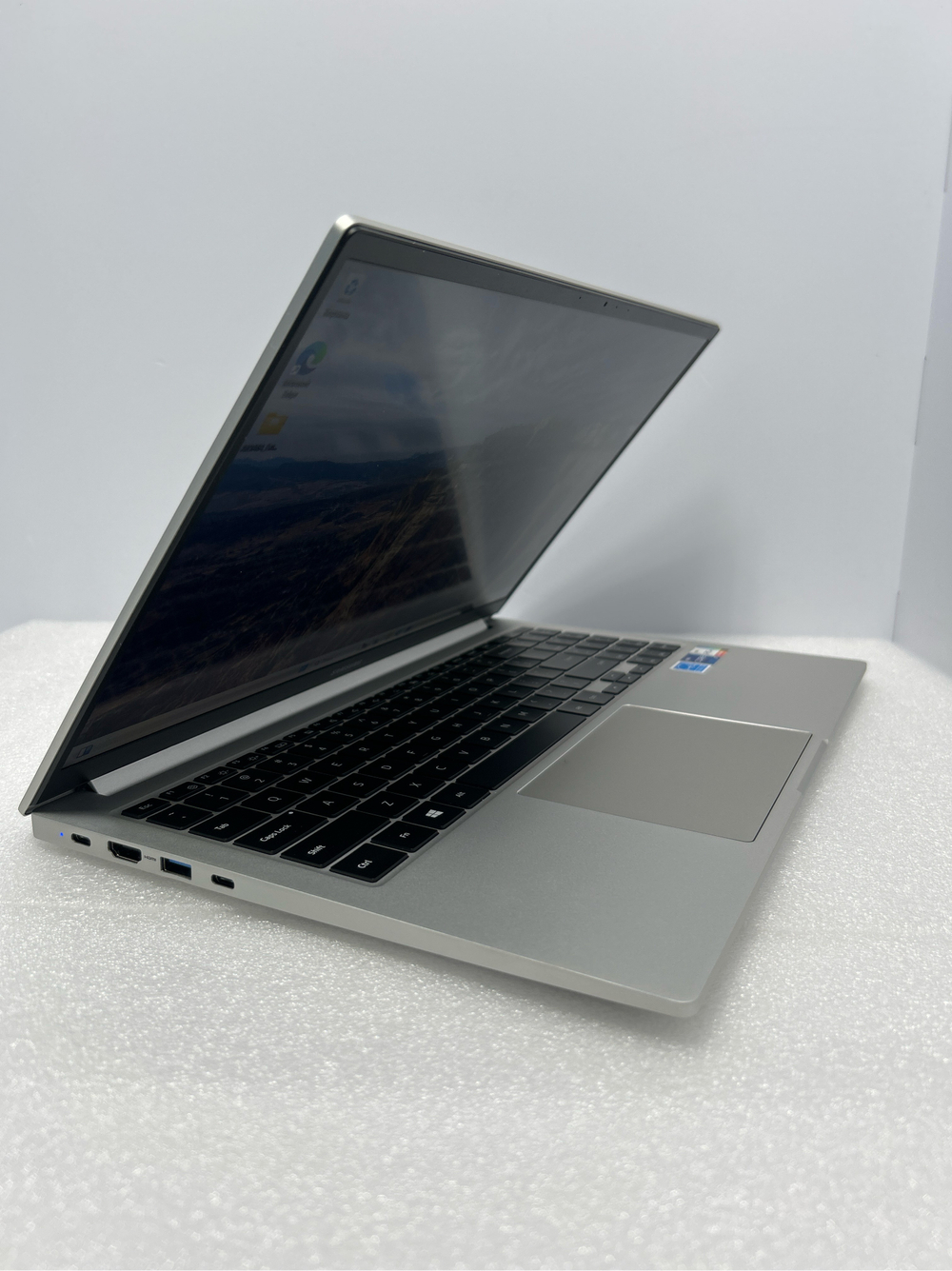 Ноутбук Samsung Galaxy book ( NP750XDA-KD2US) 15.6"/Intel Core i7 1165G7/RAM 16 GB/SSD 256 GB/Intel Iris Xe graphics/1920х1080/IPS/Windows 11/Подсветка кл-ры:LED/серебристый. Состояние: A1