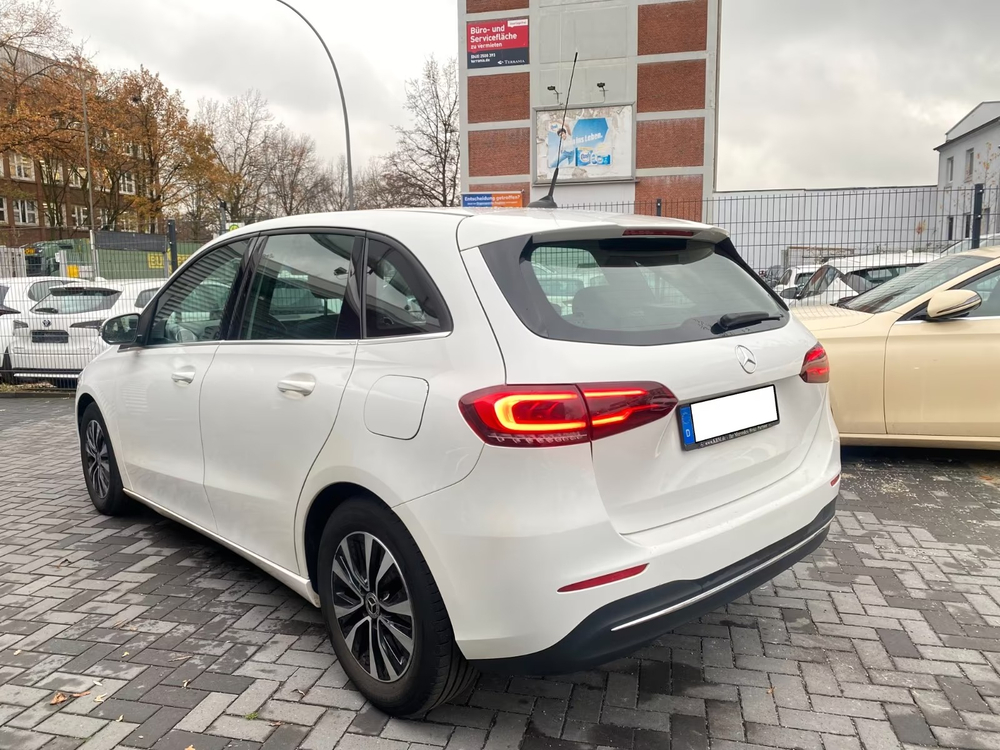 Mercedes-Benz B 180