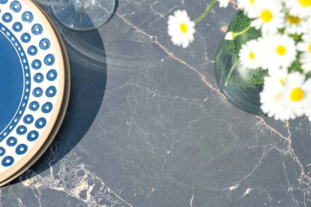 "Гранада" лаунж-зона из алюминия со столиком из HPL