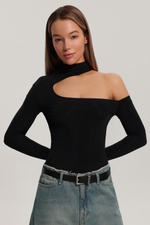 Лонгслив с открытым декольте