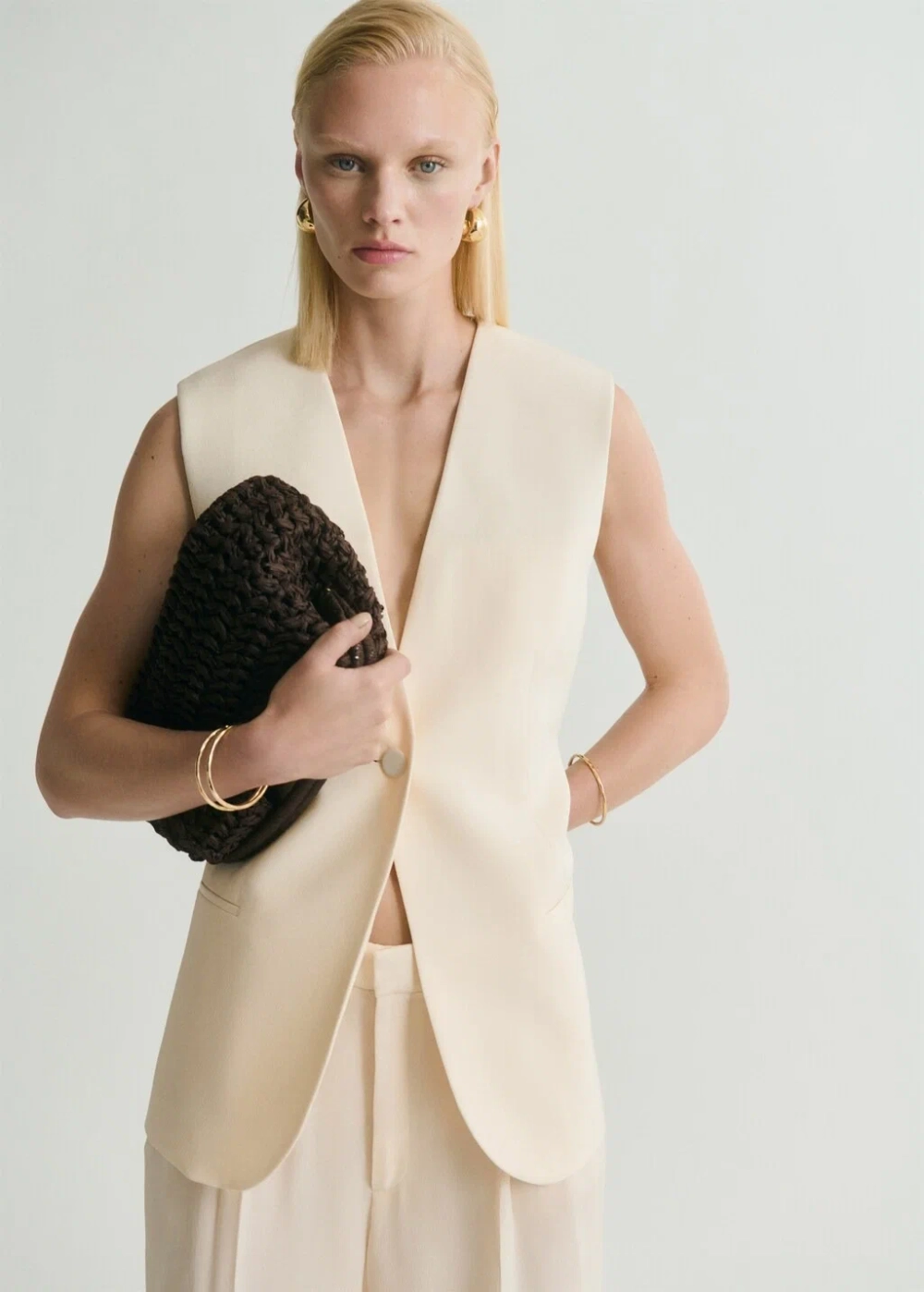 Костюмный жилет из струящейся ткани