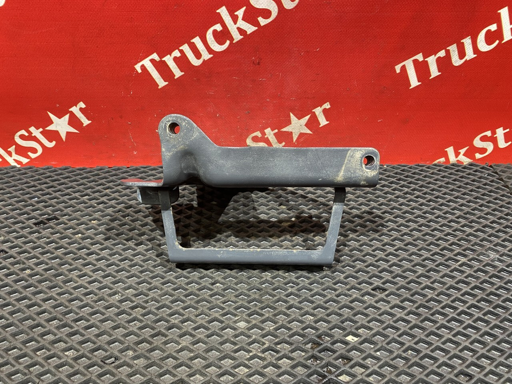 Кронштейн бампера правый 2019г