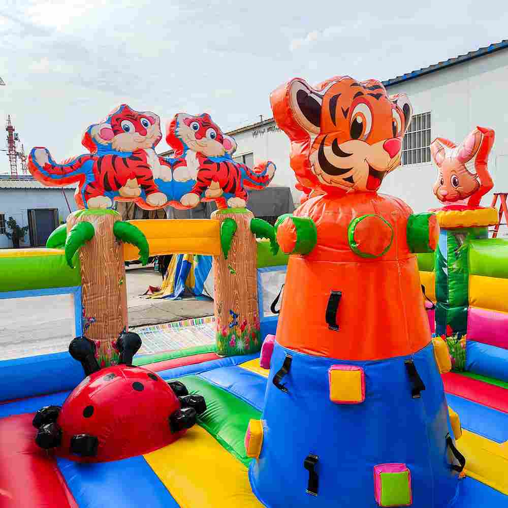 Коммерческий надувной батут «Тигриная страна», 9*5*5 м.