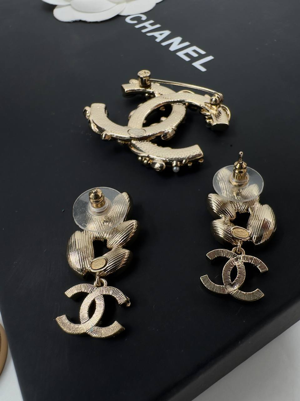 Брошь CHANEL