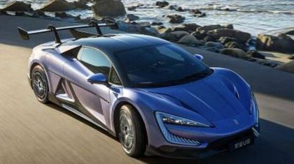 Электрический гиперкар YangWang умеет прыгать и вращаться на месте