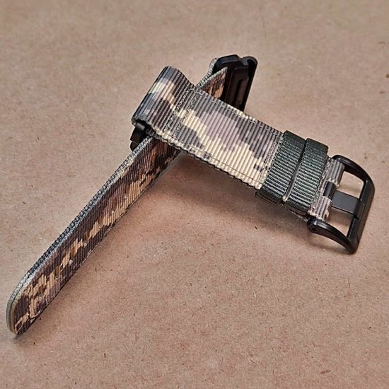 Ремешок тактический Tactix 26 мм. для Garmin Fenix 7x / 6x / 5x / 3, Enduro 2 / Tactix 7, Tactix Delta нейлоновый быстросъемный на застежке (Камуфляж пустыня)